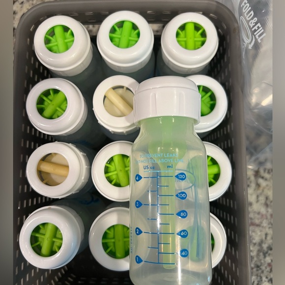 Lot of 4oz plastic Dr Brown bottles - Picture 1 of 3